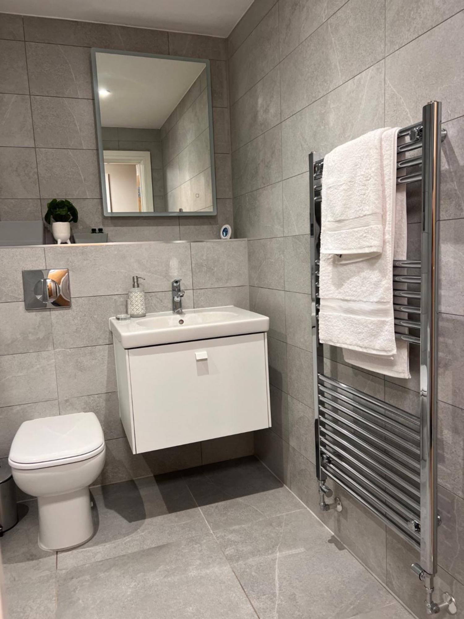 Modern Apartment - Bhx Nec - Free Secure Gated Parking 솔리헐 외부 사진