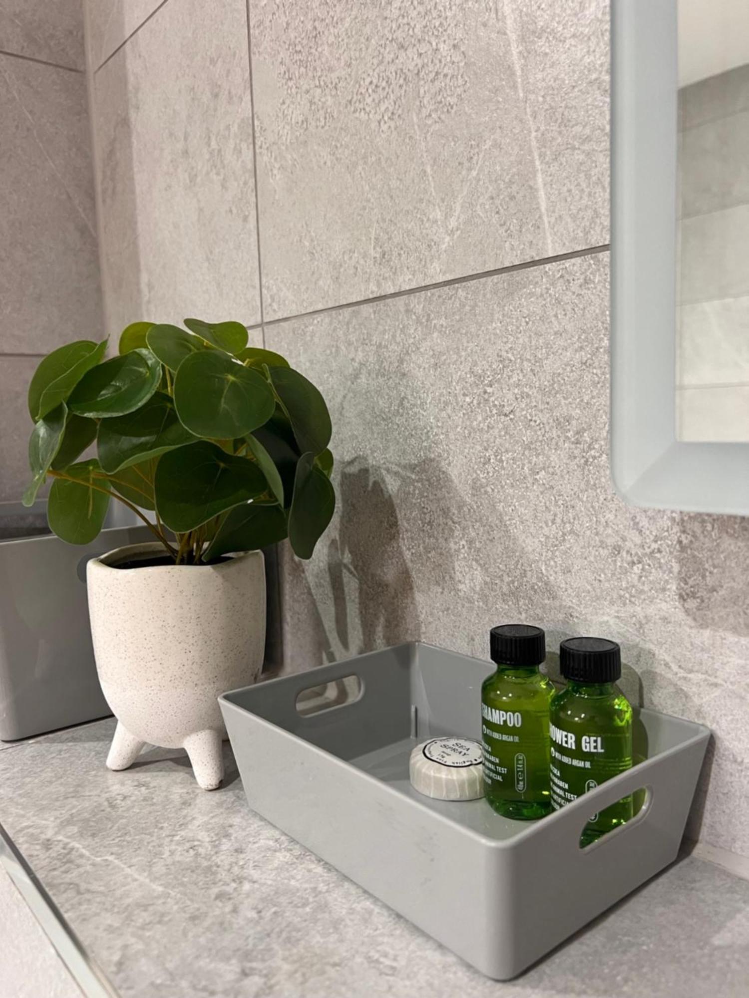 Modern Apartment - Bhx Nec - Free Secure Gated Parking 솔리헐 외부 사진